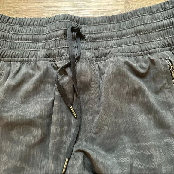 Athleta Camden Printed Joggers Lightweight Stretch w/ Zipper Pockets Sz 2 - Picture 9 of 13